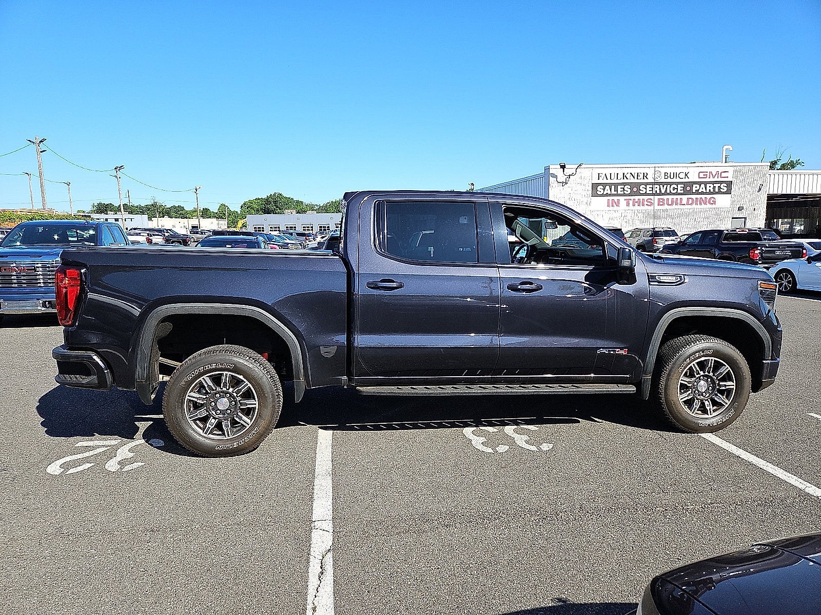 2024 GMC Sierra 1500 AT4