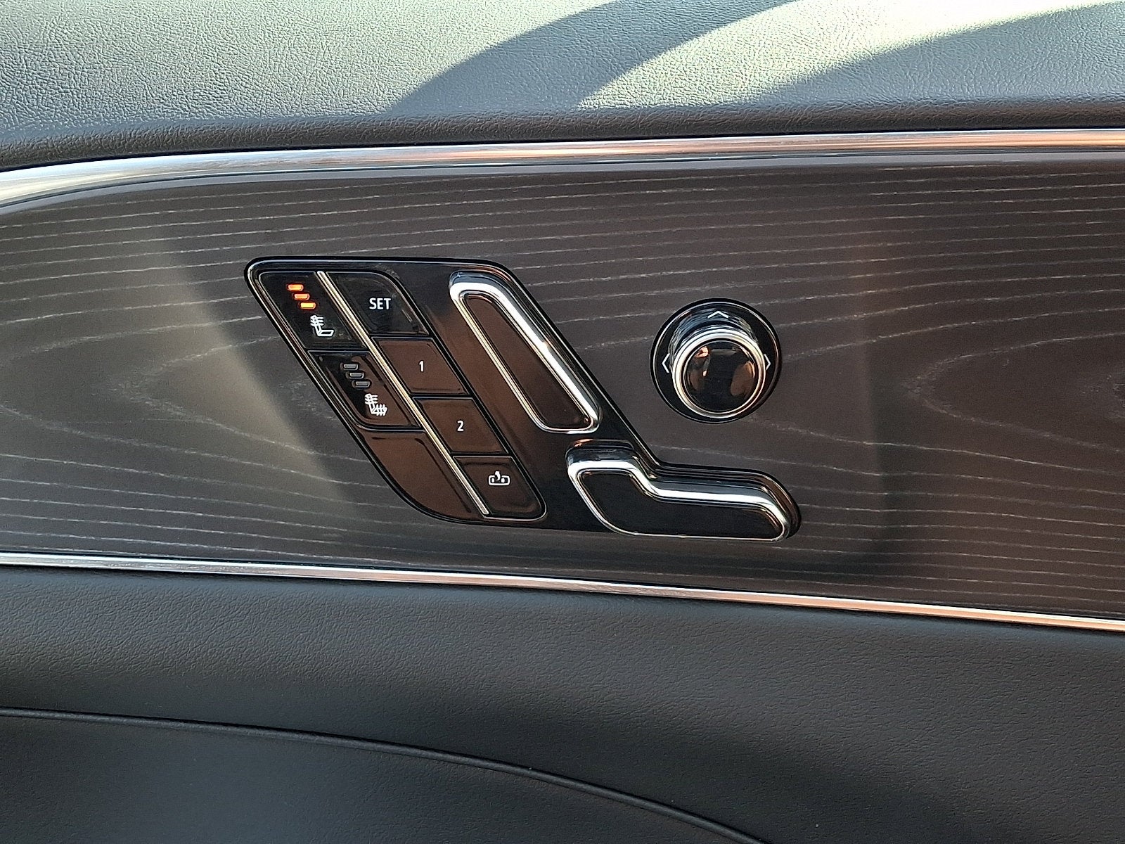 2024 Cadillac LYRIQ Luxury 1