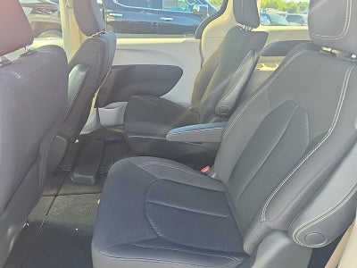 2020 Chrysler Voyager LX