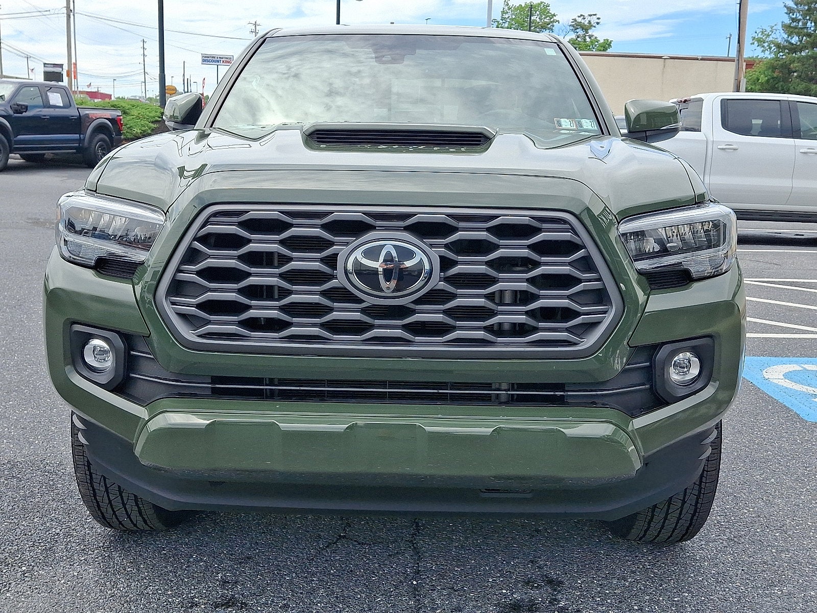 2022 Toyota Tacoma 4WD SR