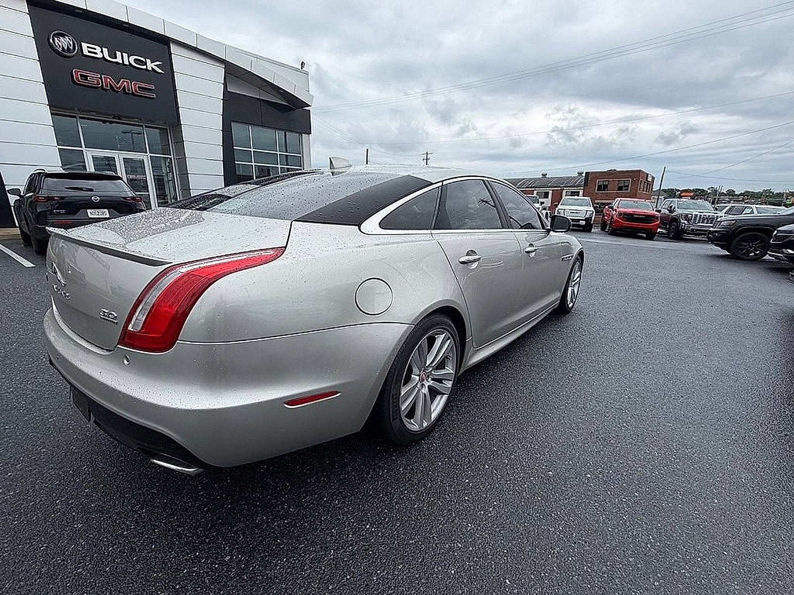 2016 Jaguar XJ R-Sport
