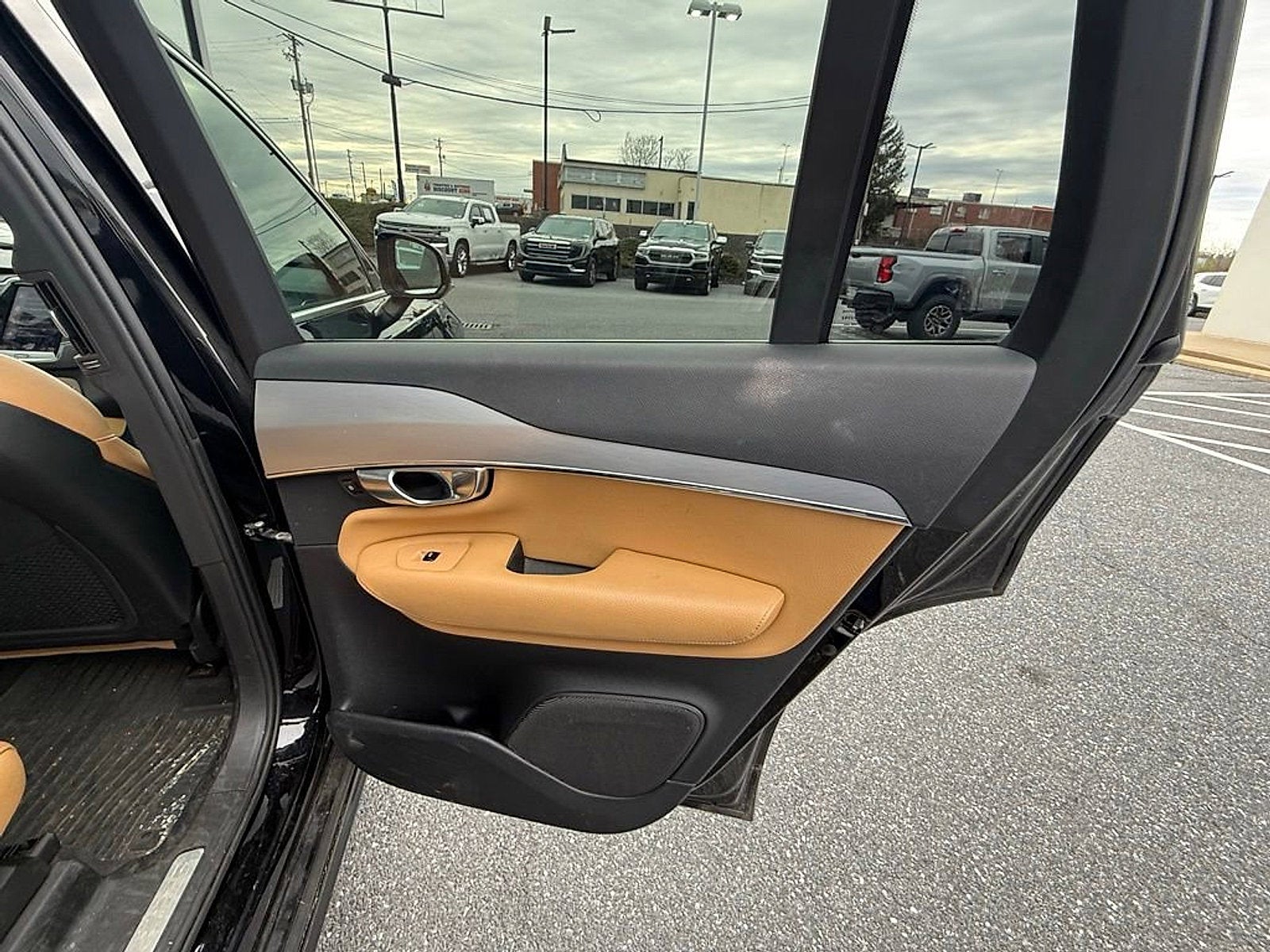 2017 Volvo XC90 Momentum