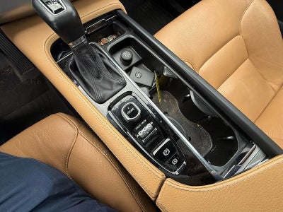 2017 Volvo XC90 Momentum