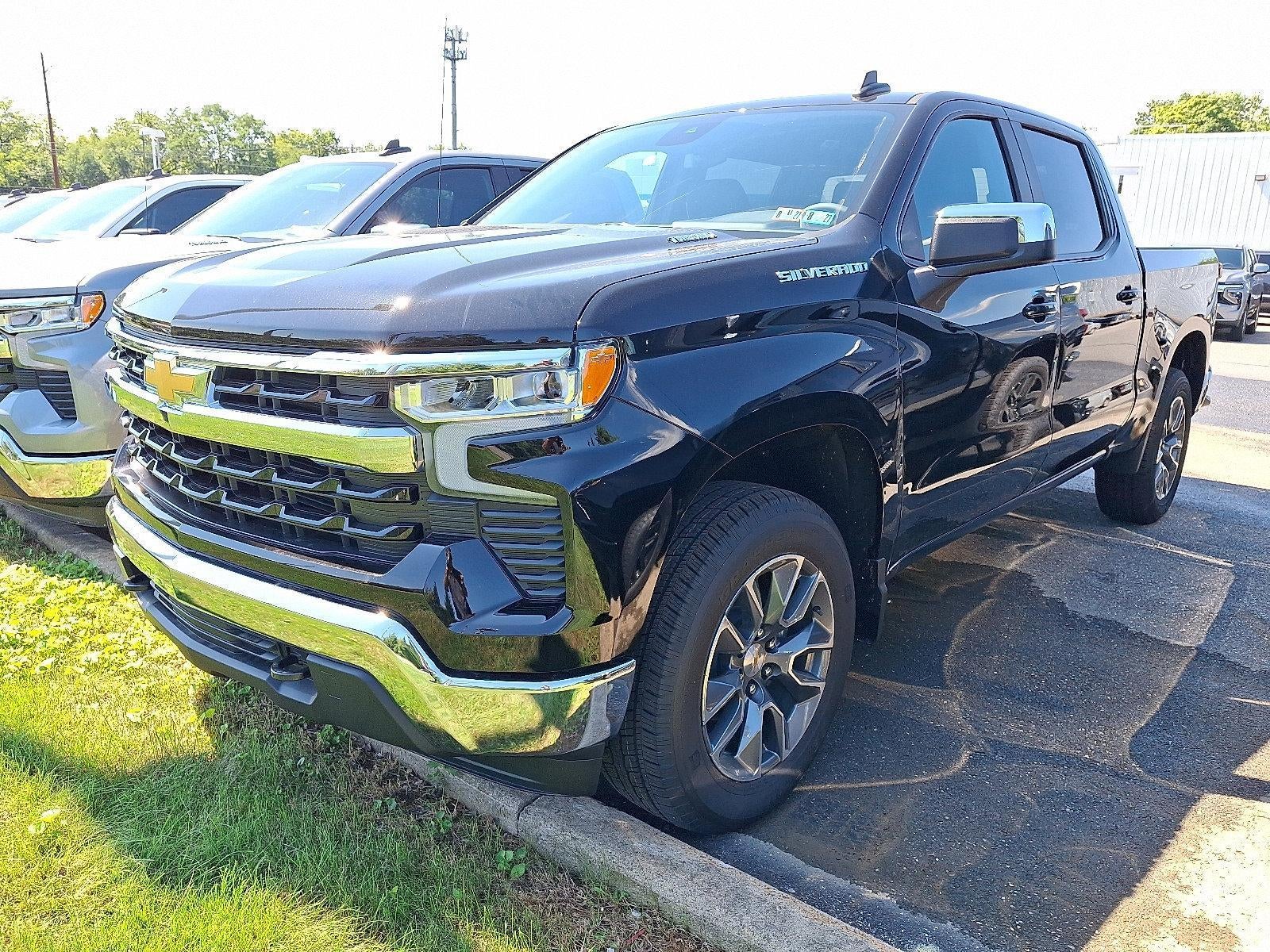2026 Chevrolet Silverado 1500 Crew Cab Short Box 4-Wheel Drive LT 2FL