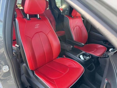 2020 Chrysler Pacifica Hybrid Red S FWD