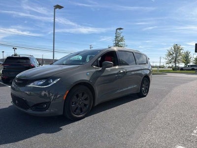 2020 Chrysler Pacifica Hybrid Red S FWD