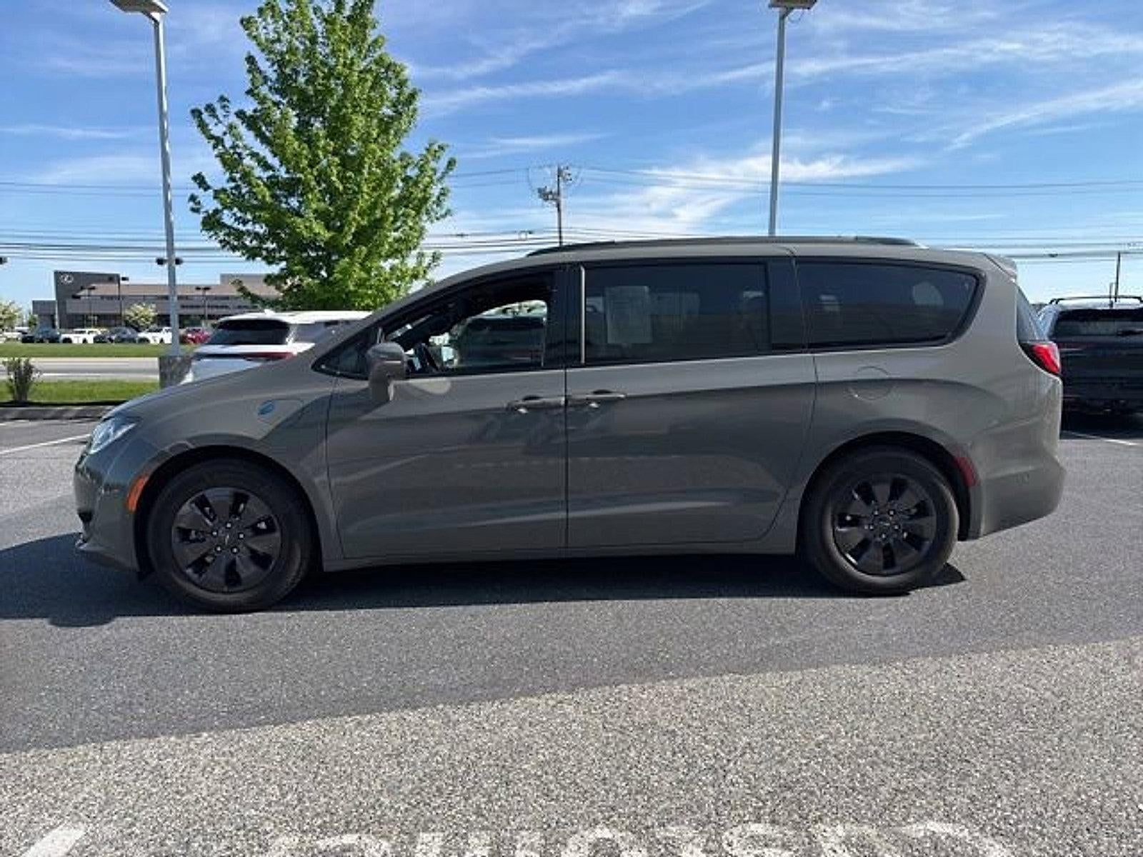 2020 Chrysler Pacifica Hybrid Red S FWD
