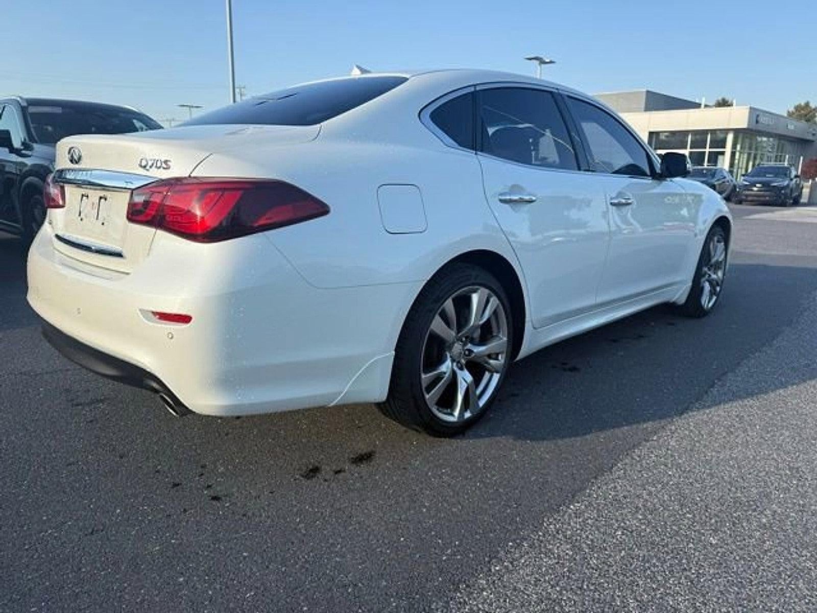2019 INFINITI Q70 3.7 LUXE AWD
