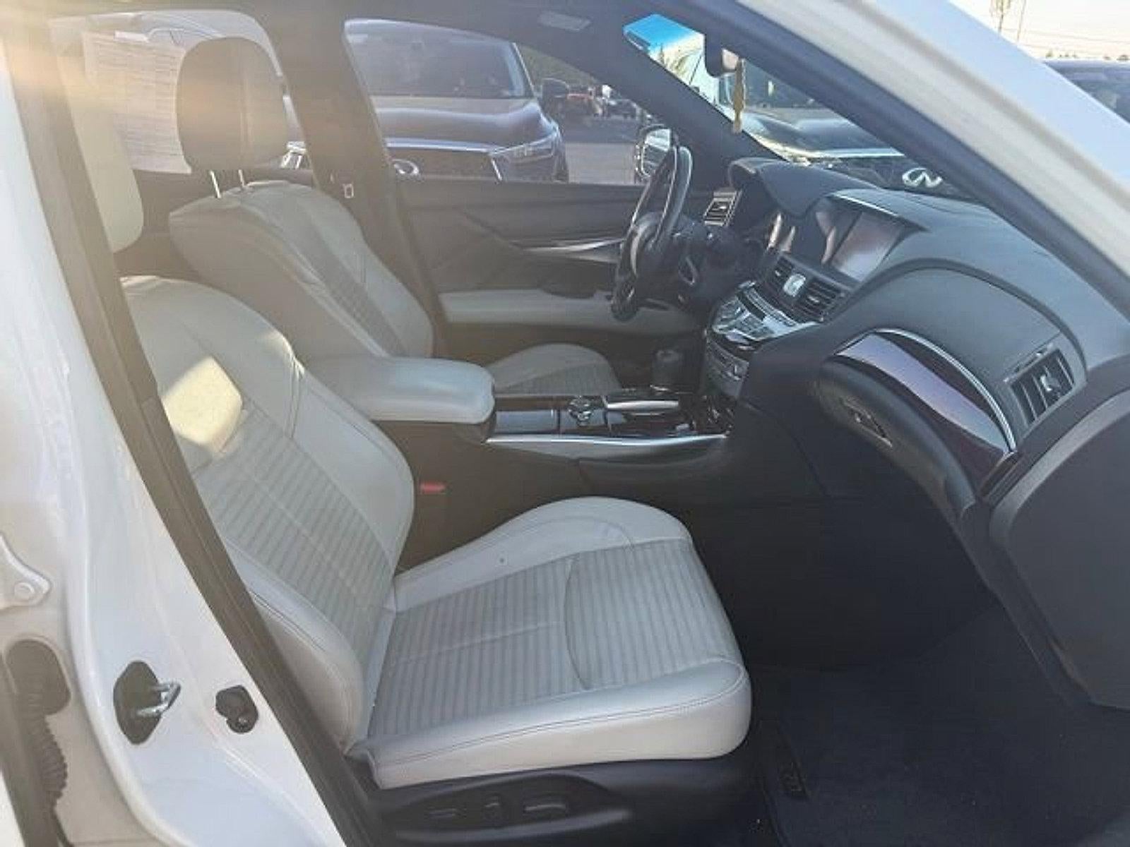 2019 INFINITI Q70 3.7 LUXE AWD