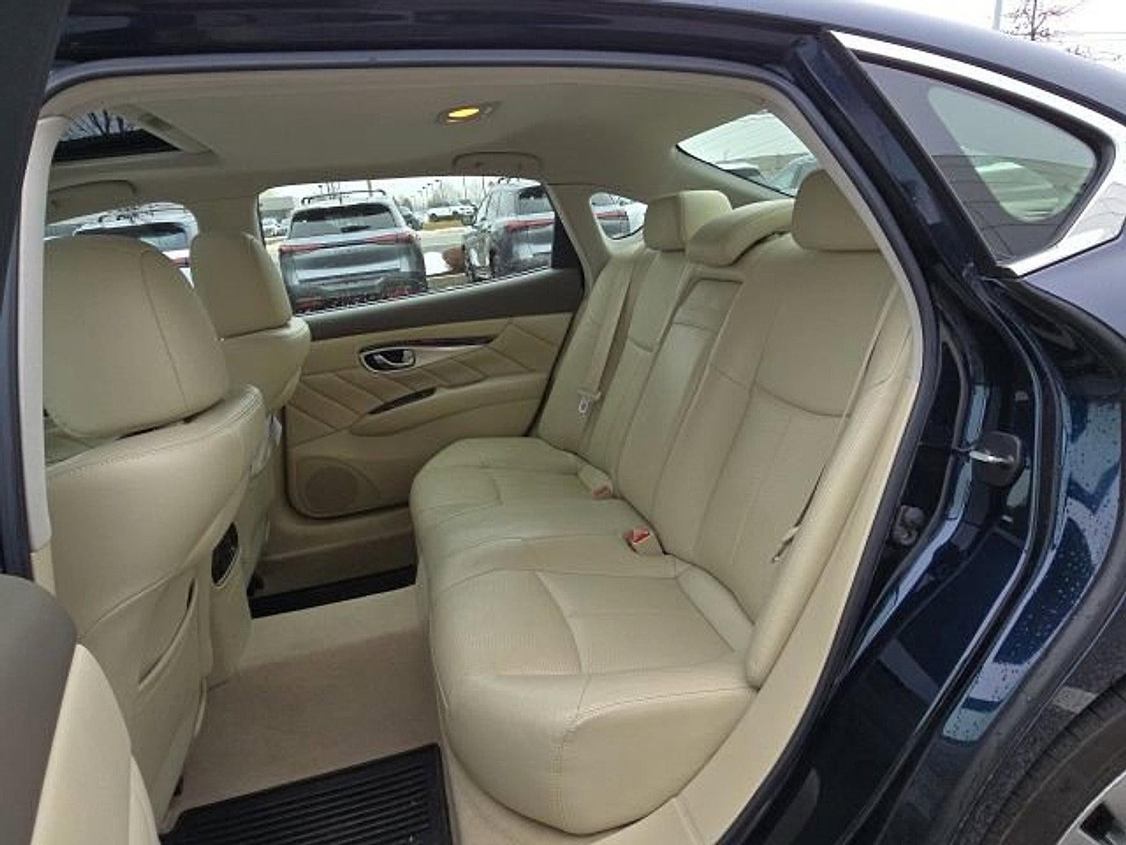 2017 INFINITI Q70L 3.7 AWD