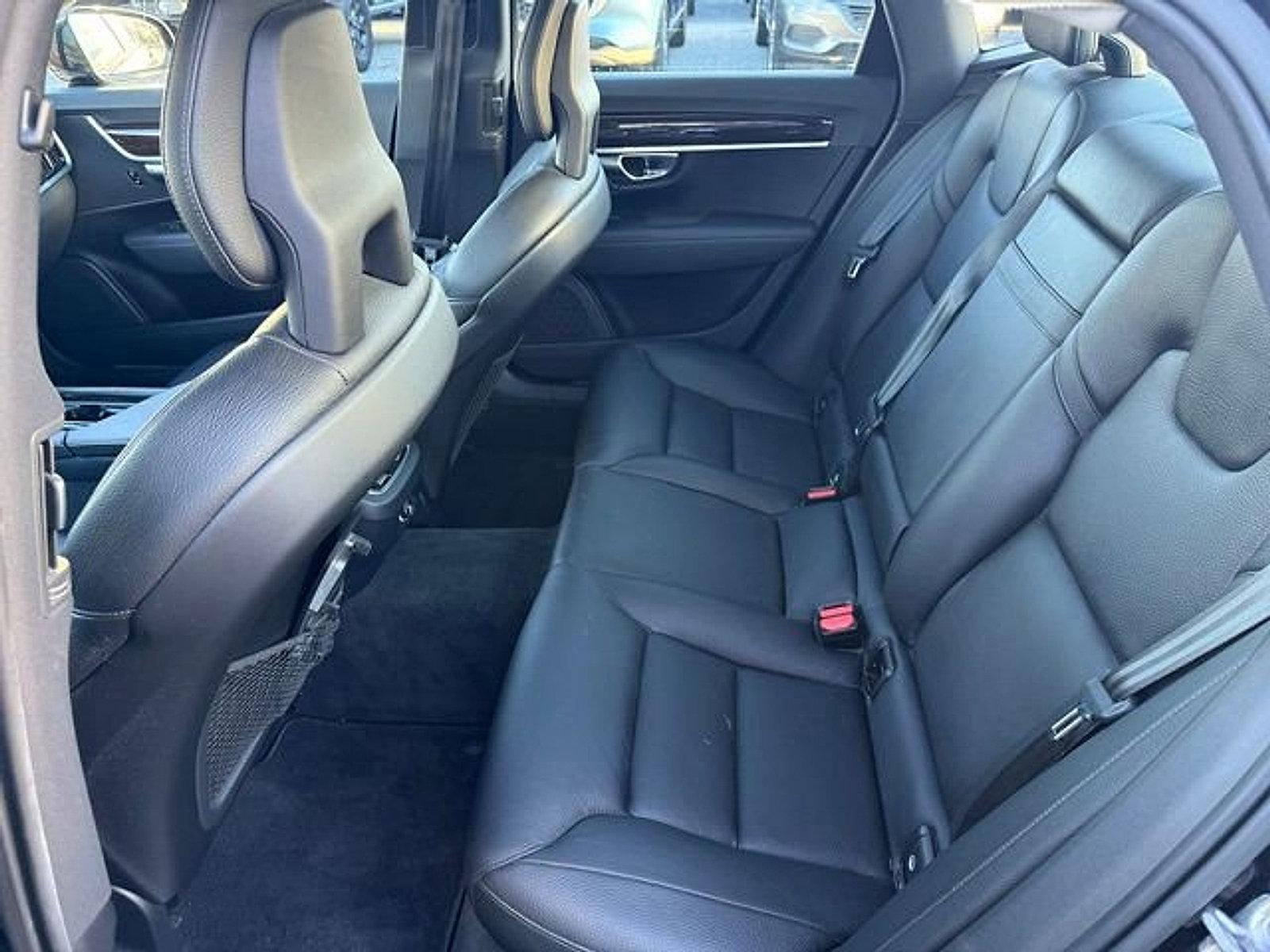 2017 Volvo S90 T6 AWD Momentum