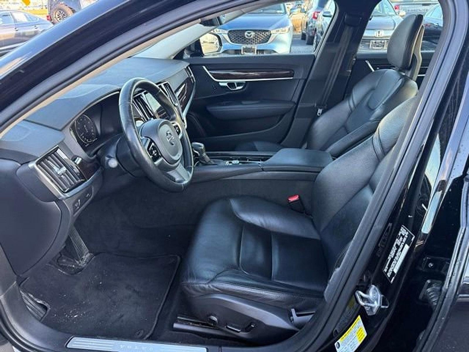 2017 Volvo S90 T6 AWD Momentum