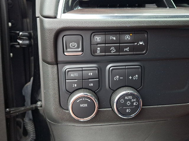 2025 Chevrolet Suburban Z71 **SUPER CLEAN**