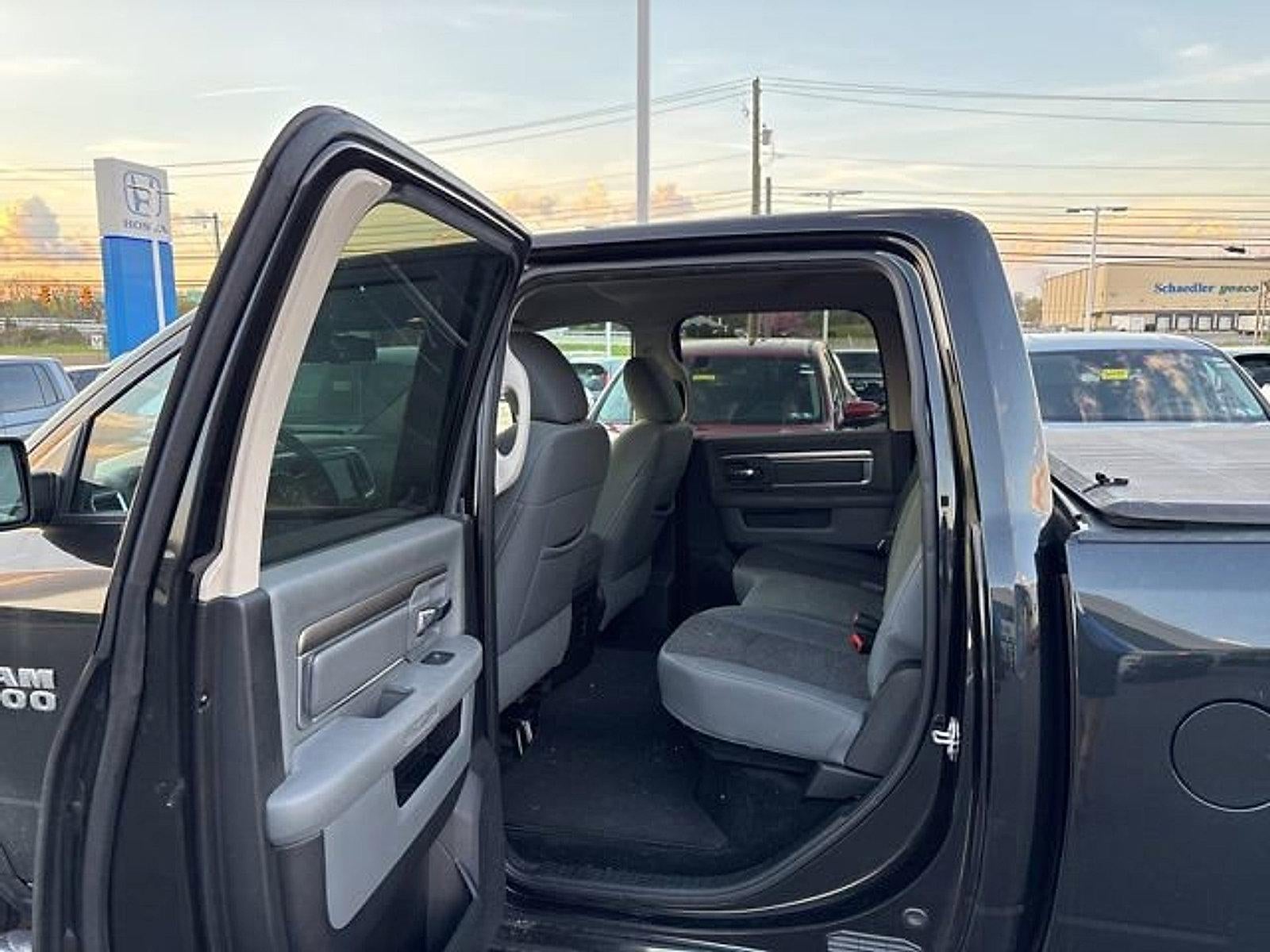 2016 RAM 1500 4WD Crew Cab 5.7 Ft Box Big Horn