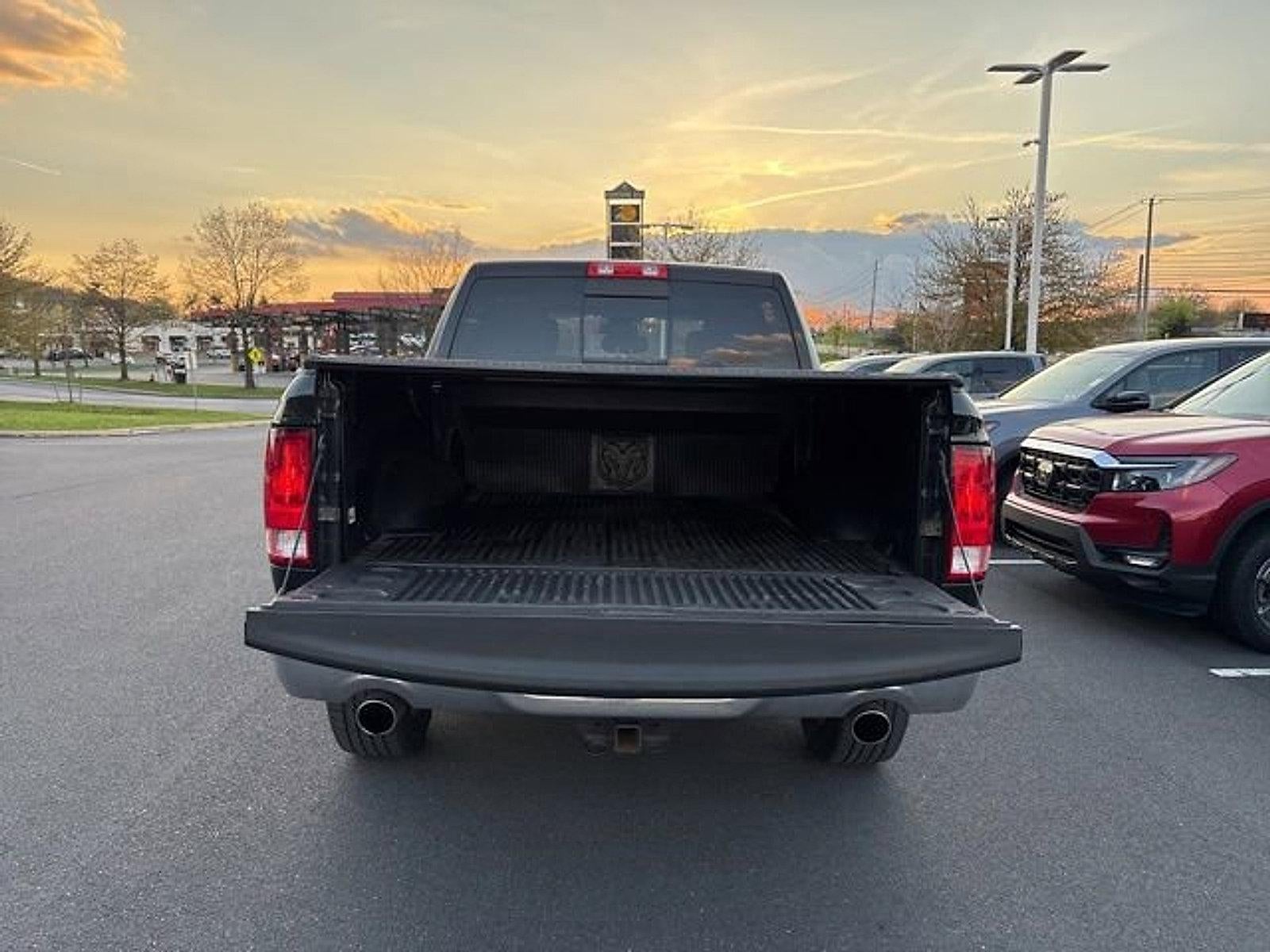 2016 RAM 1500 4WD Crew Cab 5.7 Ft Box Big Horn