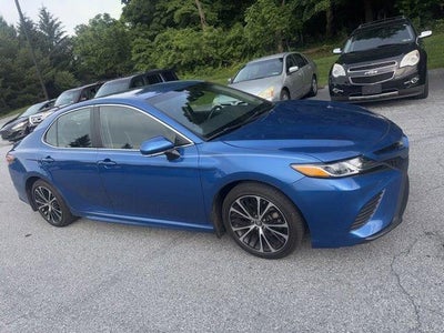2018 Toyota Camry SE Auto (SE)