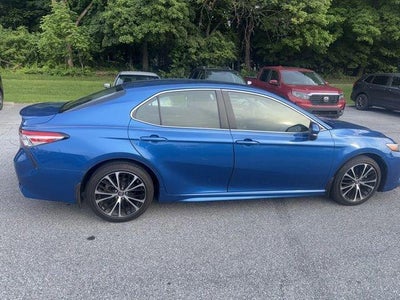 2018 Toyota Camry SE Auto (SE)