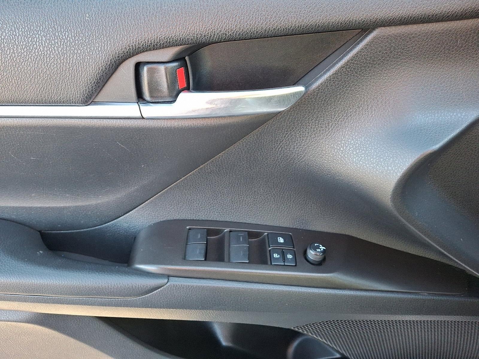 2022 Toyota Camry SE Auto (SE)