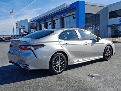 2022 Toyota Camry SE Auto (SE)