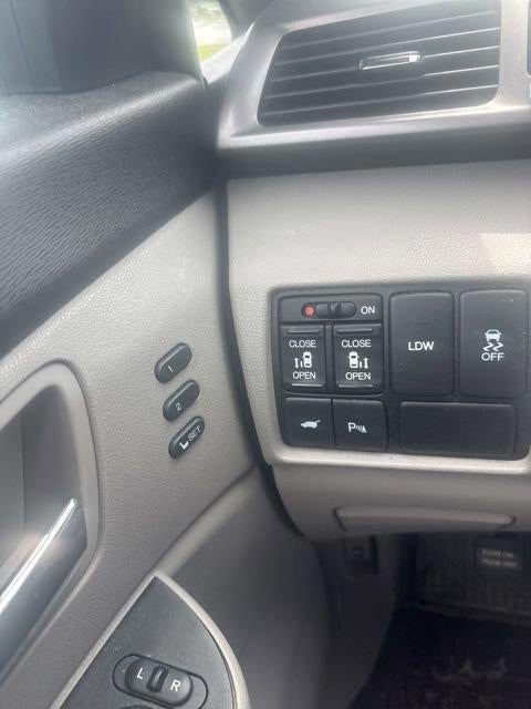 2014 Honda Odyssey Touring with DVD Rear Entertainment System and Navigation