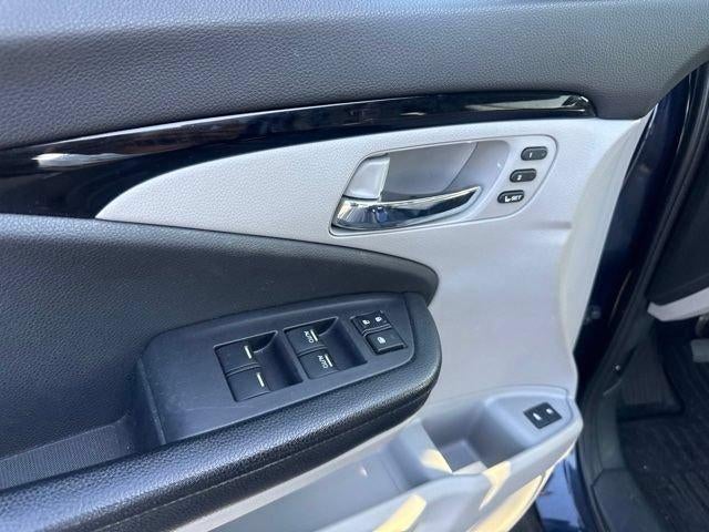 2016 Honda Pilot AWD Touring with DVD Rear Entertainment System and Navigation