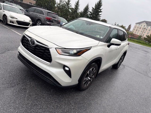 2021 Toyota Highlander XLE **LOW MILES