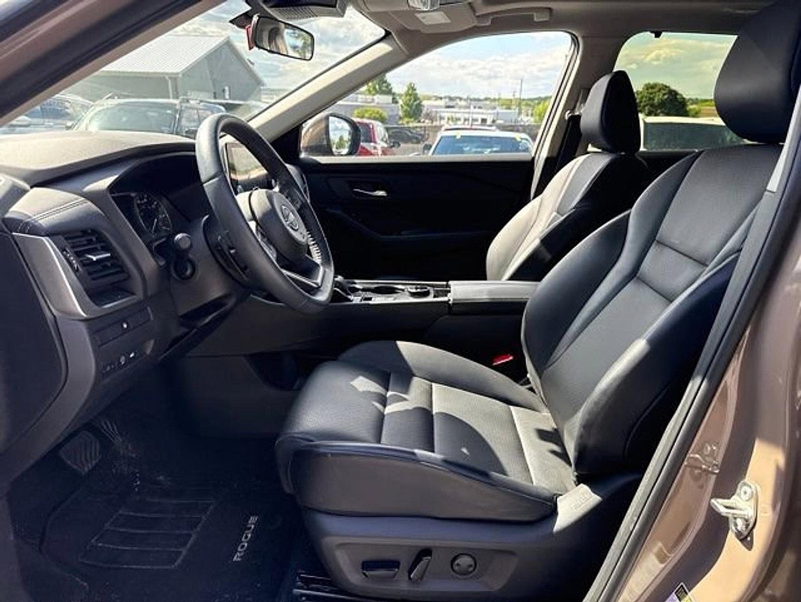 2024 Nissan Rogue AWD SV