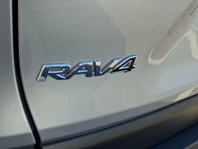 2022 Toyota RAV4 Hybrid XLE **LOW MILES**