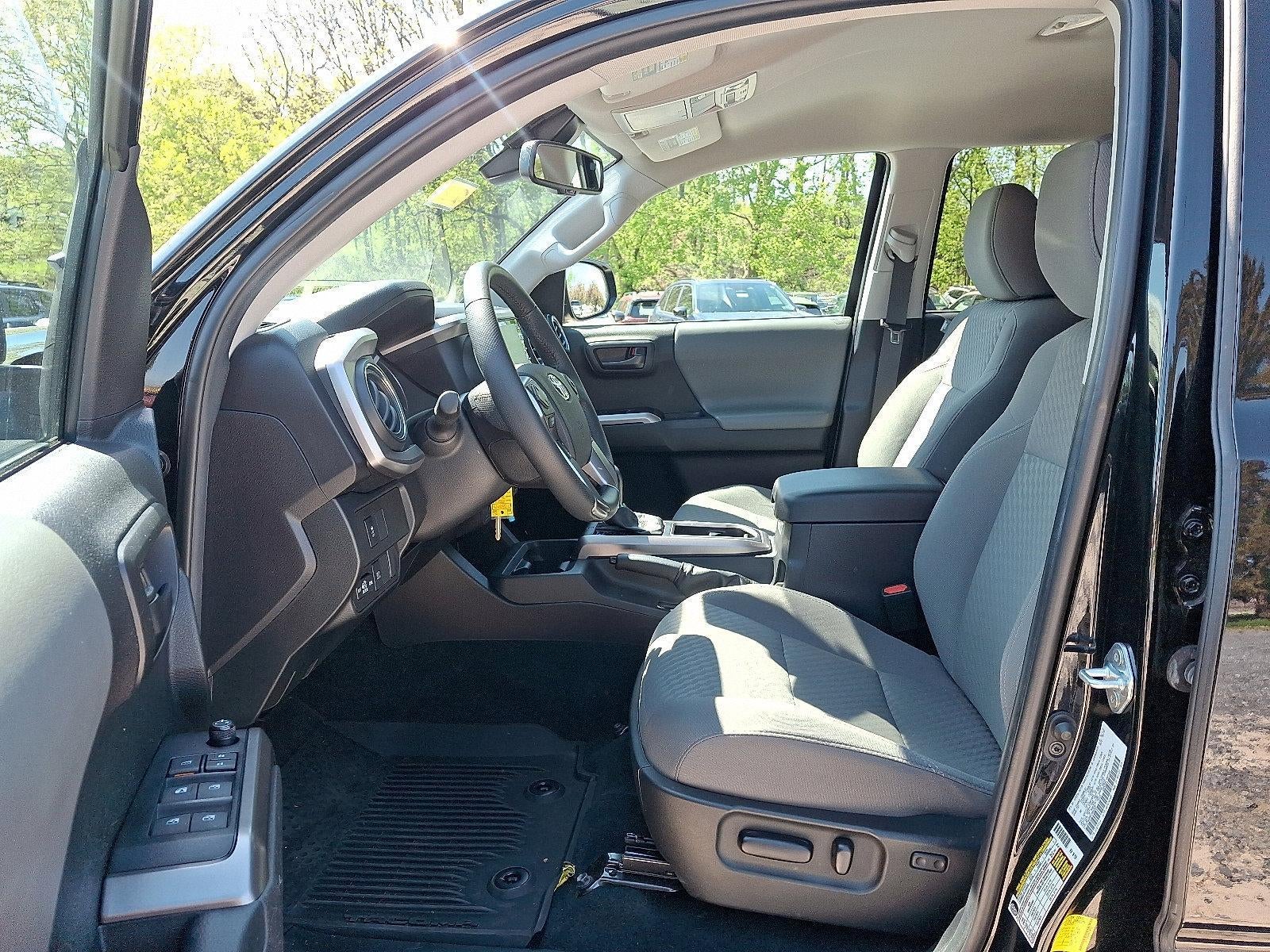 2022 Toyota Tacoma 4WD 4WD SR5 Double Cab 5' Bed V6 AT (Natl)