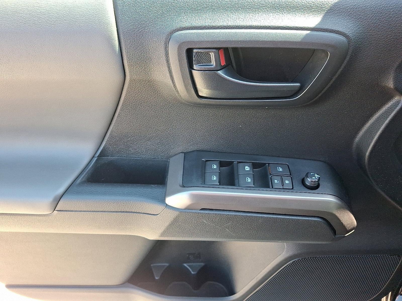 2022 Toyota Tacoma 4WD 4WD SR5 Double Cab 5' Bed V6 AT (Natl)