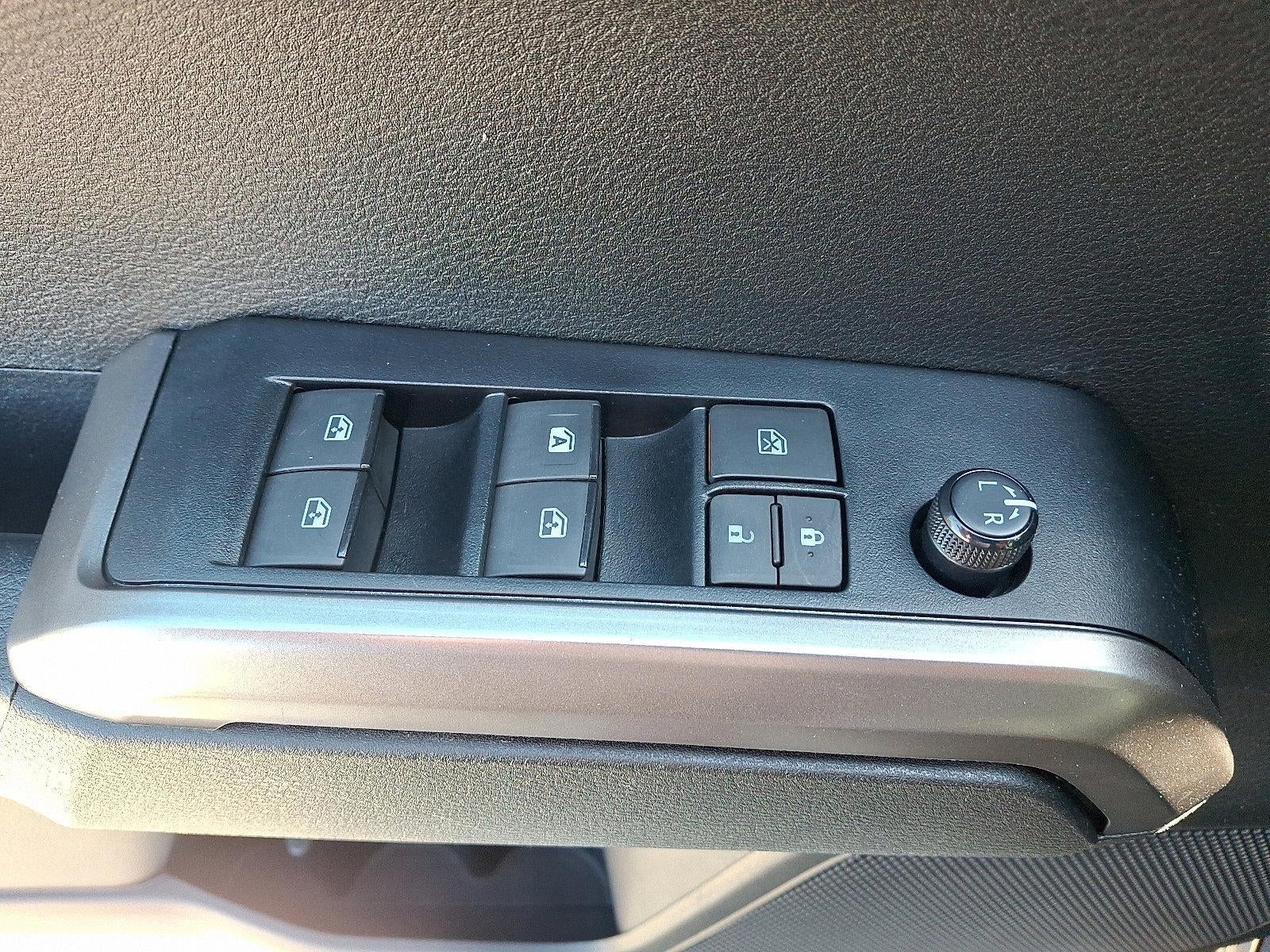 2022 Toyota Tacoma 4WD 4WD SR5 Double Cab 5' Bed V6 AT (Natl)