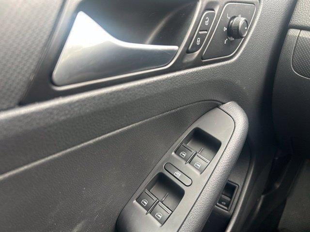 2016 Volkswagen Jetta 4dr Auto 1.4T S with Technology Sedan