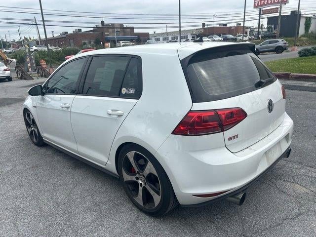 2017 Volkswagen Golf GTI 2.0T 4-Door SE DSG