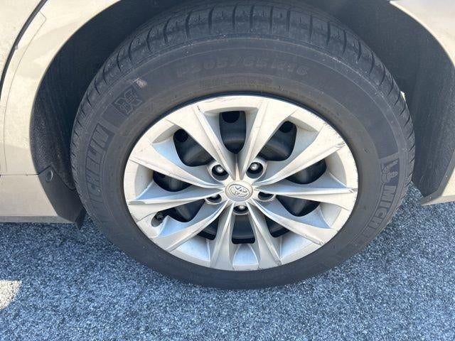 2017 Toyota Camry LE Auto (SE)