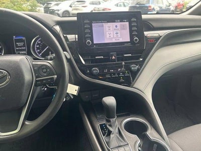 2022 Toyota Camry LE Auto (SE)