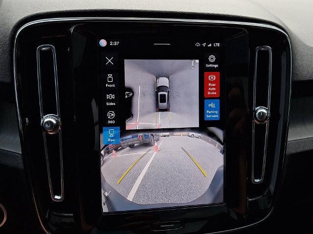 2025 Volvo XC40 B5 AWD Plus Bright Theme
