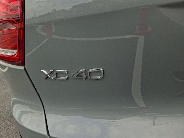 2025 Volvo XC40 B5 AWD Plus Bright Theme
