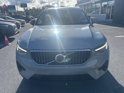 2025 Volvo XC40 B5 AWD Plus Bright Theme
