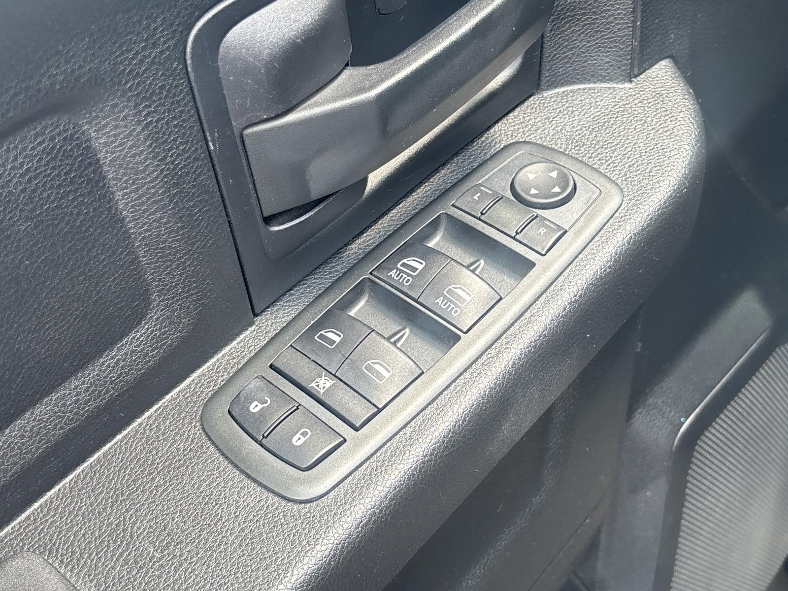 2014 RAM 1500 4WD Crew Cab 5.7 Ft Box Tradesman