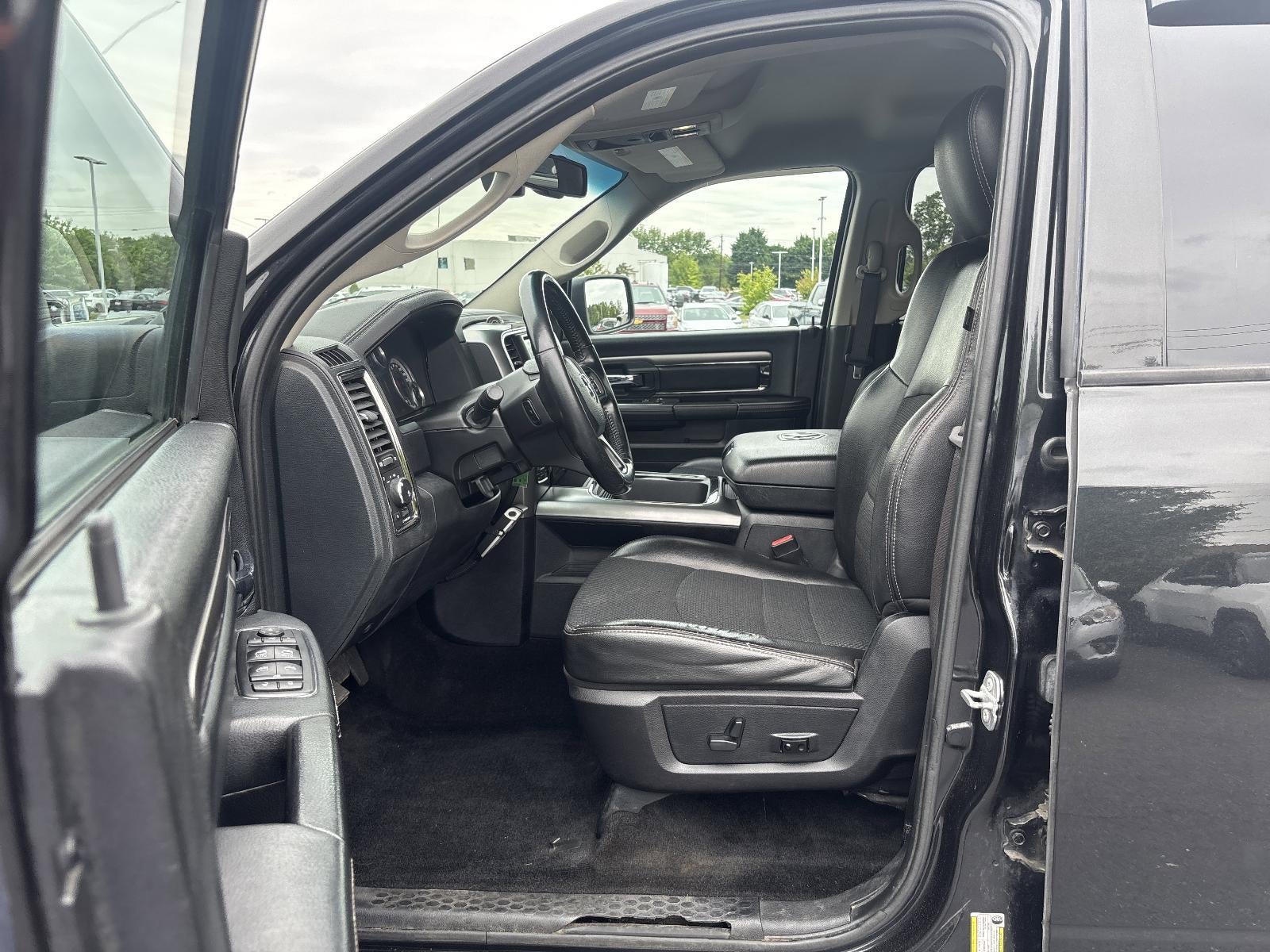 2016 RAM 1500 4WD Crew Cab 5.7 Ft Box Sport