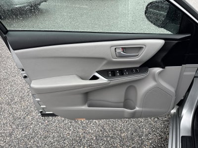 2017 Toyota Camry SE Auto (SE)