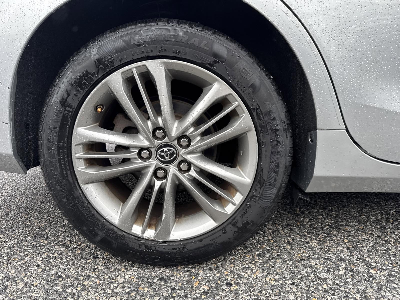 2017 Toyota Camry SE Auto (SE)