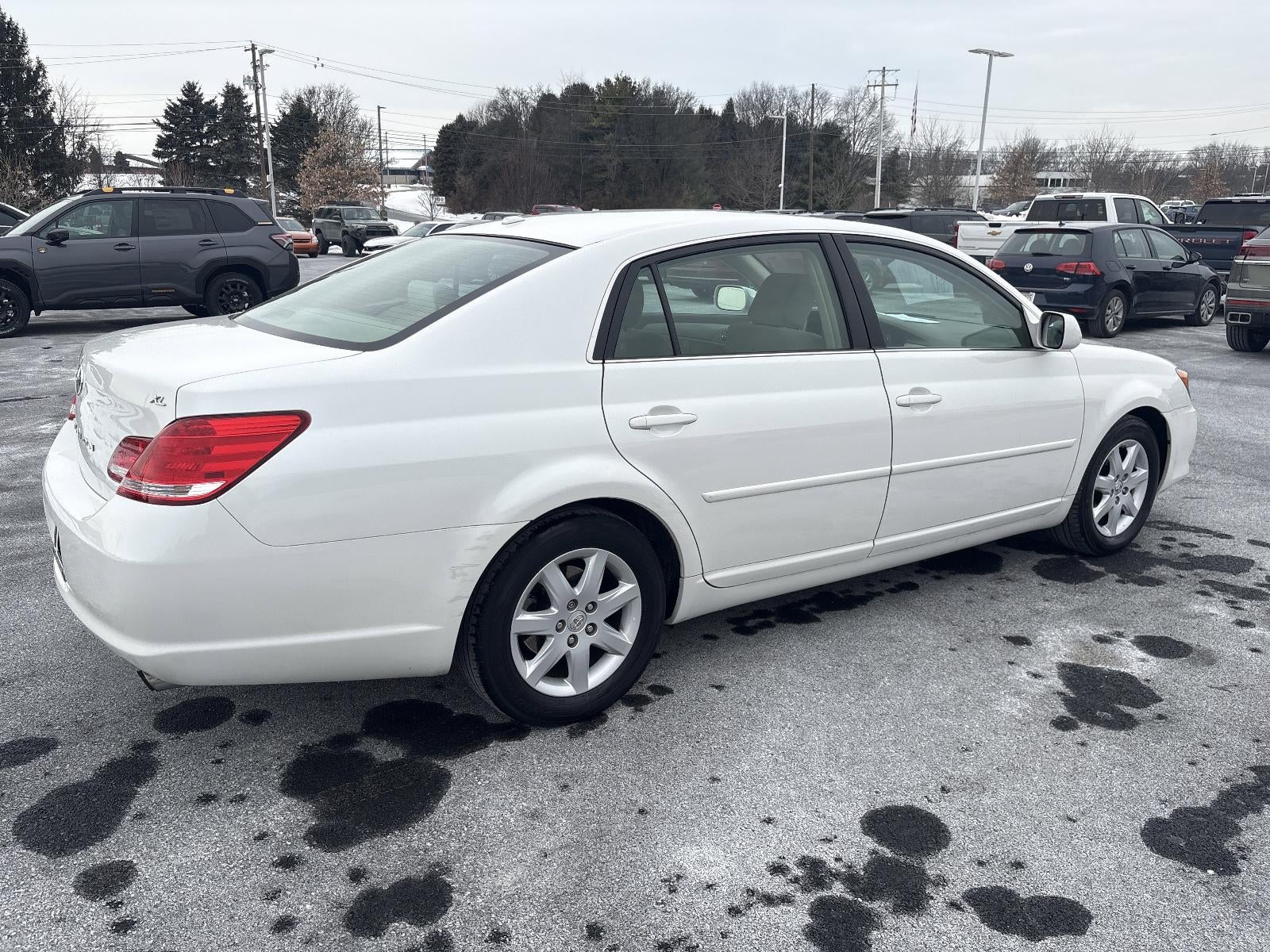 2010 Toyota Avalon 4dr Sdn XLS (Natl)