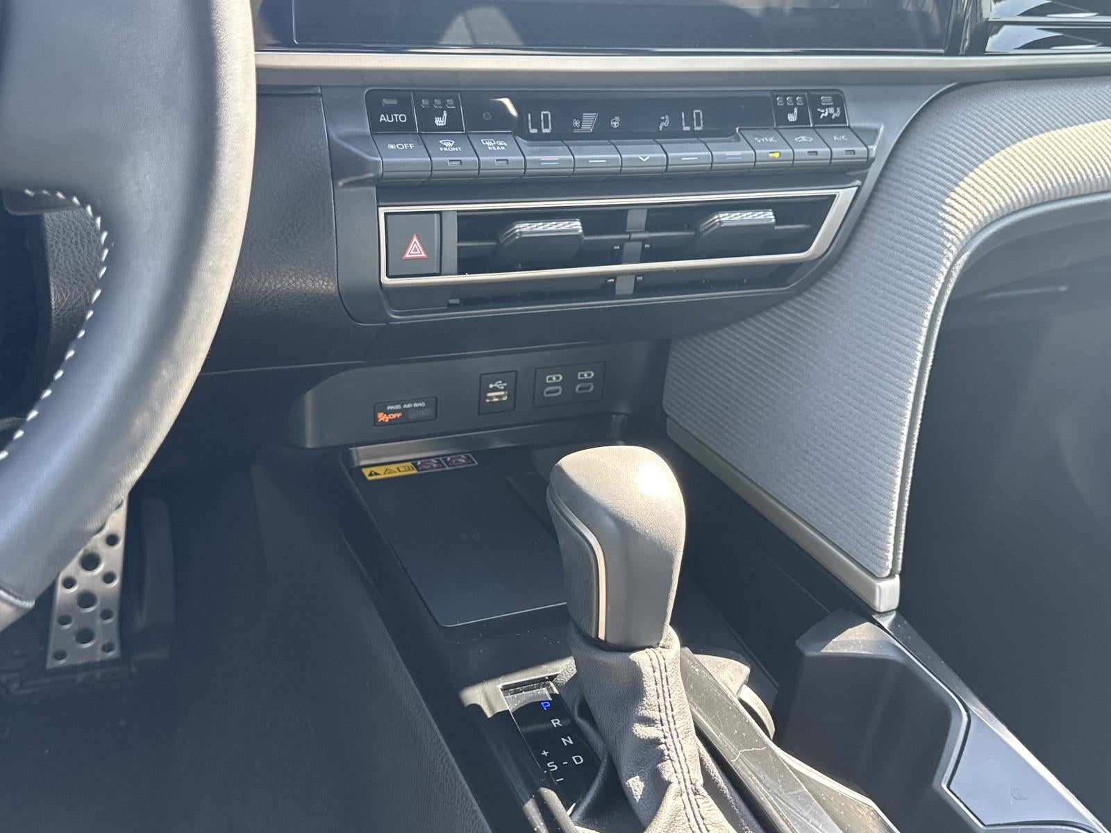 2025 Toyota Camry SE (SE)