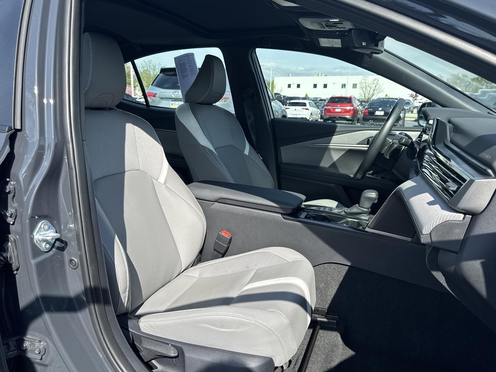 2025 Toyota Camry SE (SE)