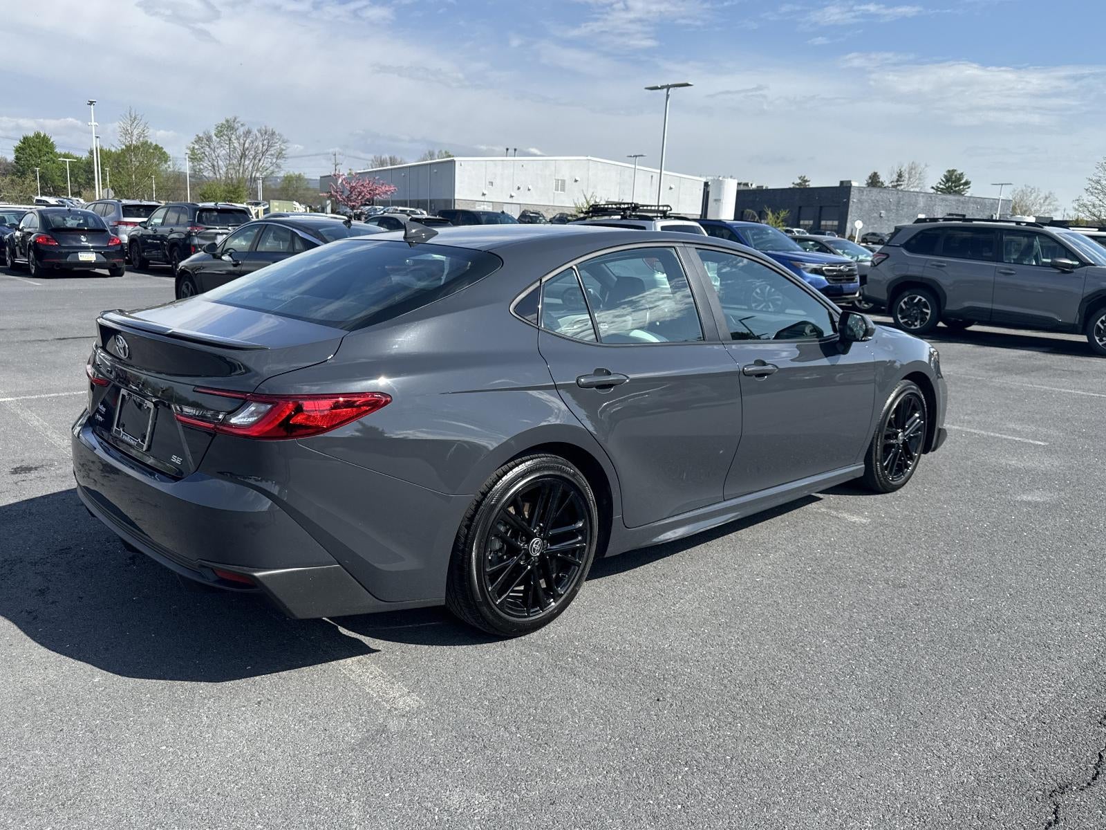2025 Toyota Camry SE (SE)