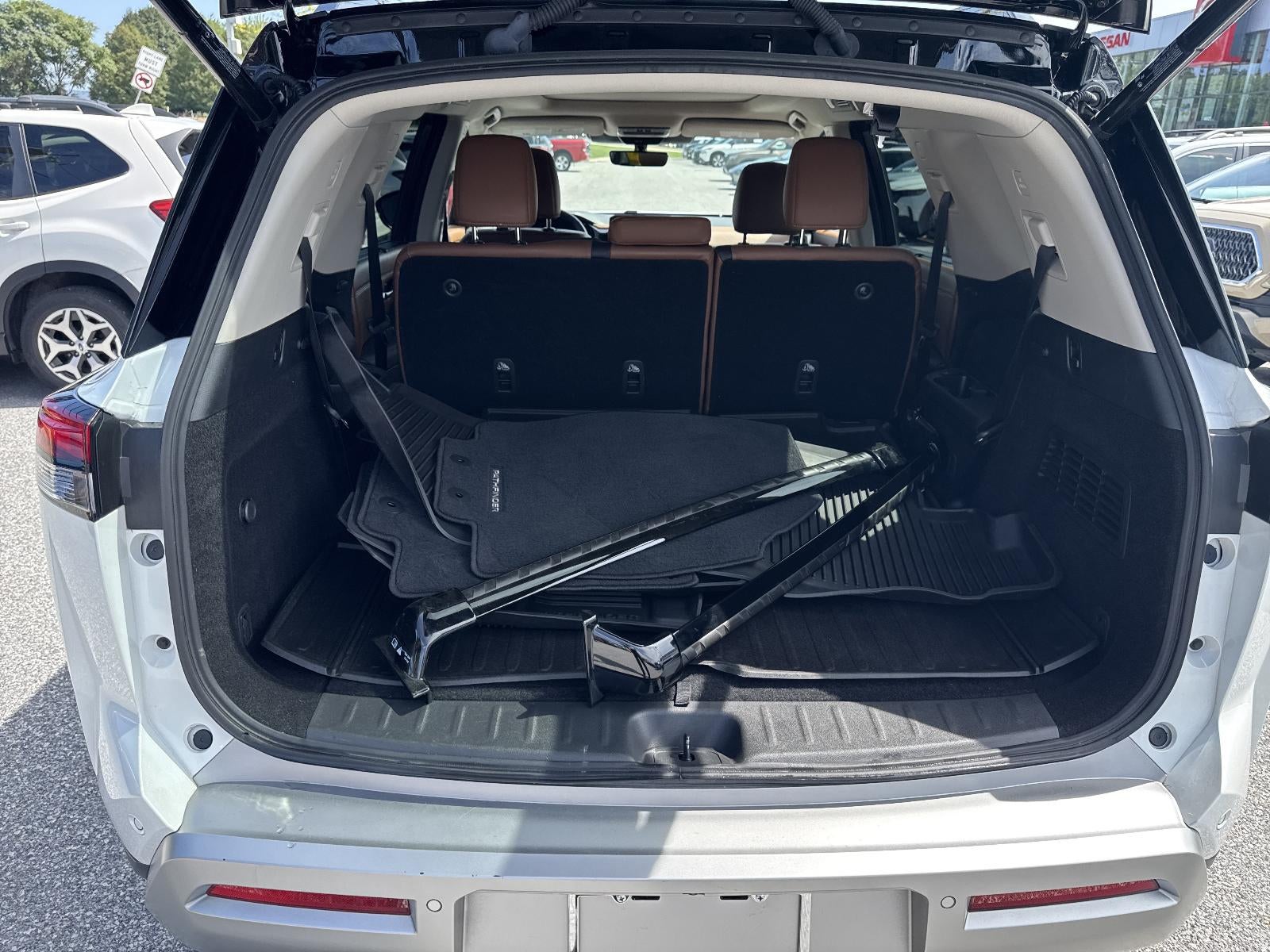 2025 Nissan Pathfinder Platinum 4WD