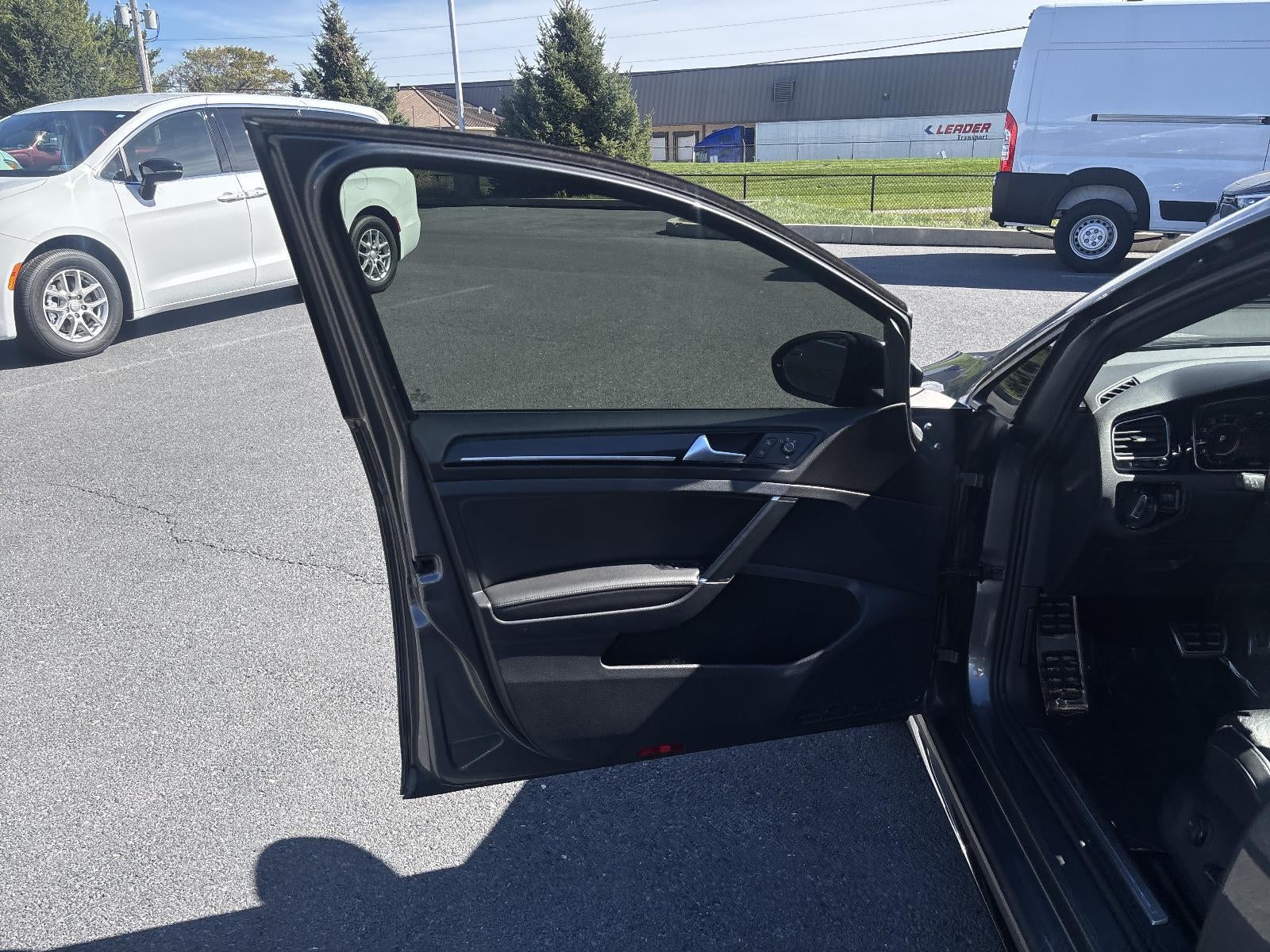 2018 Volkswagen Golf R 2.0T DSG w/DCC/Nav