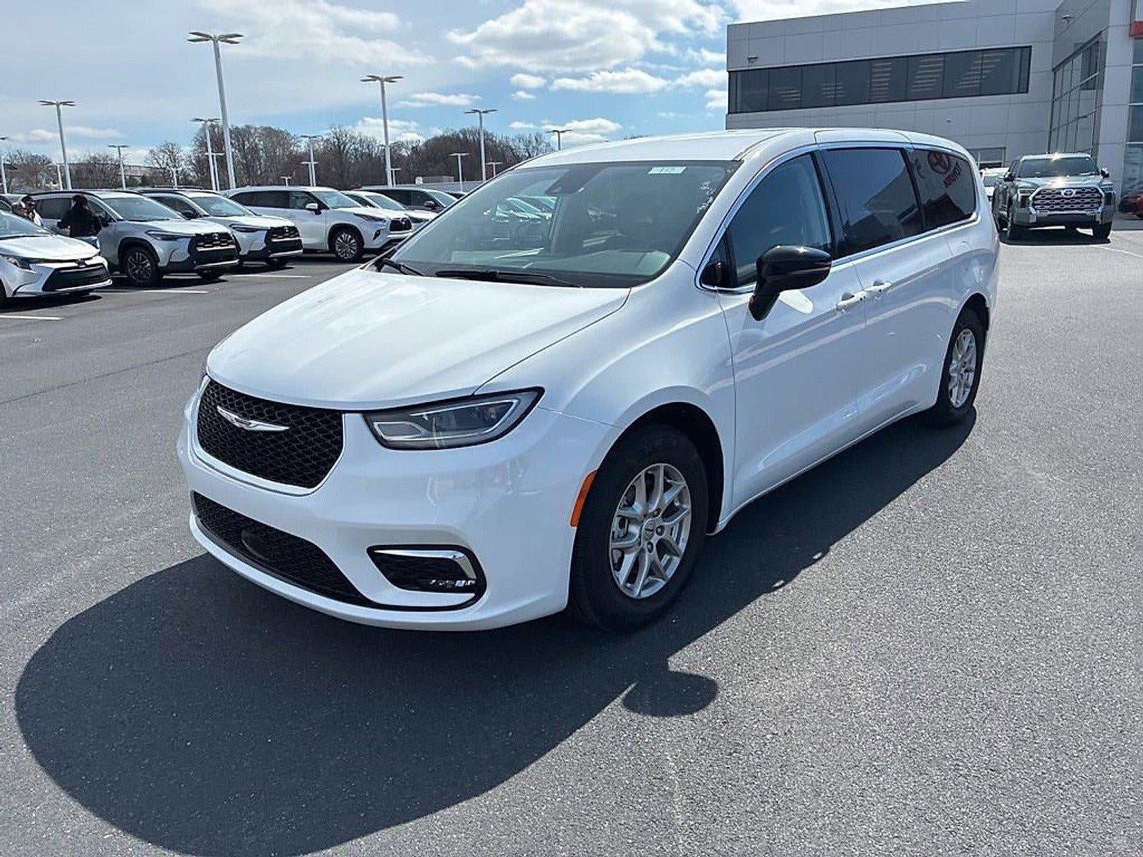 2024 Chrysler Pacifica Touring L FWD