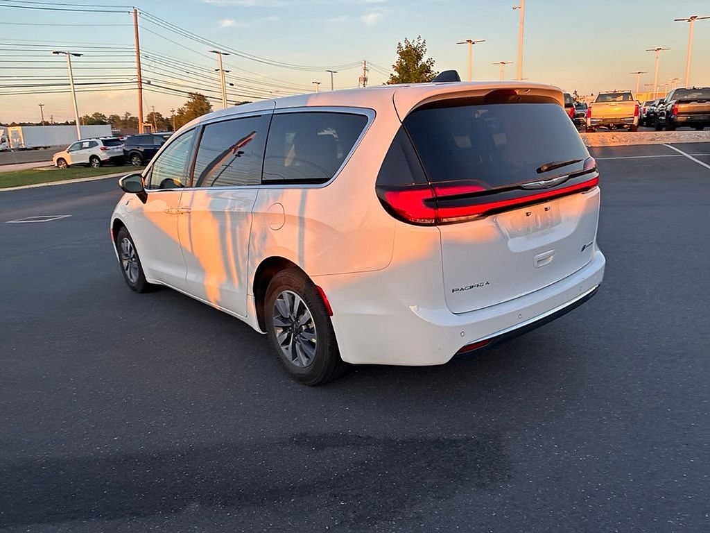 2023 Chrysler Pacifica Hybrid Touring L